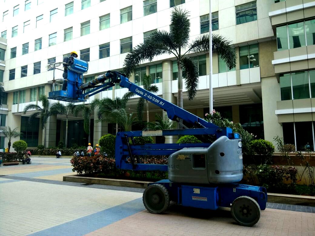 Articulating Boom lift Rental Dealer Delhi Ncr
